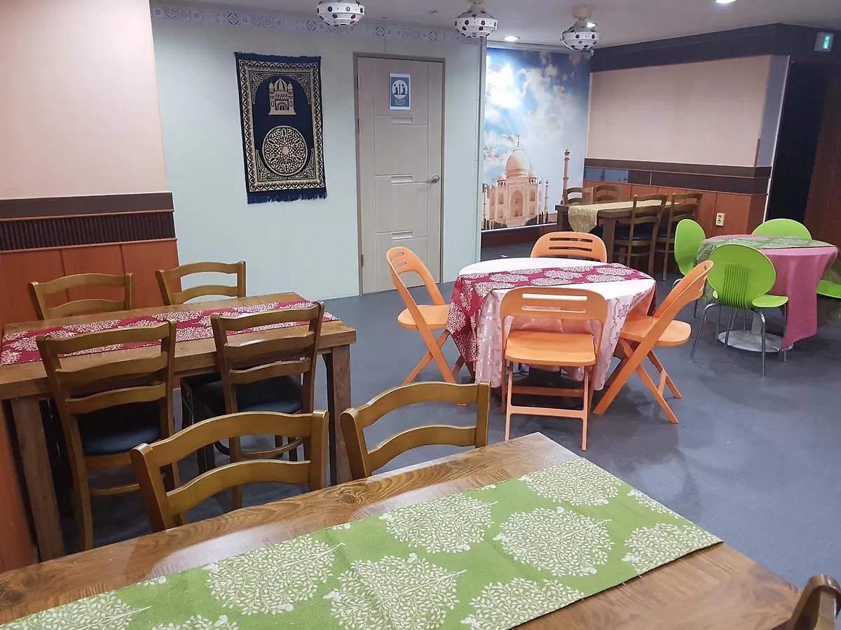 Gimhae فندق كلاود 9 2*,